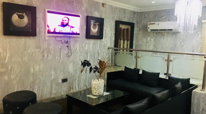 Islanders Hotel and Lounge