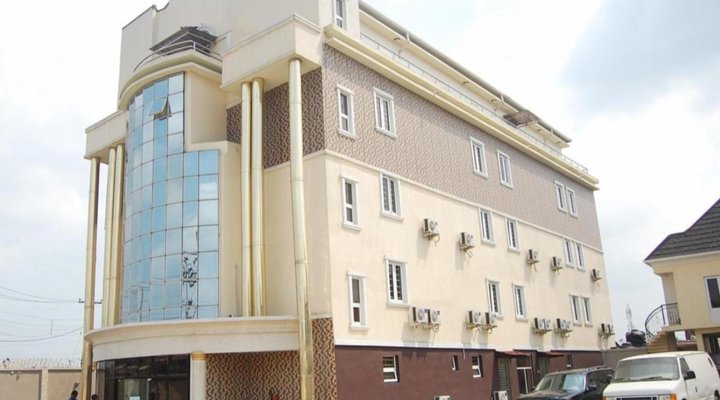 Serena Hotel & Suites