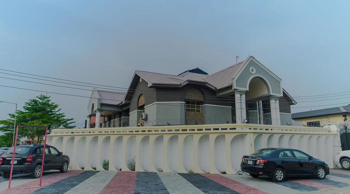 Cribville Hotel & Suites
