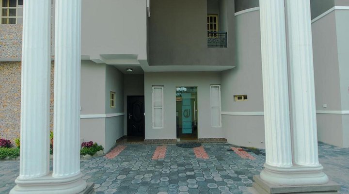 Cribville Hotel & Suites