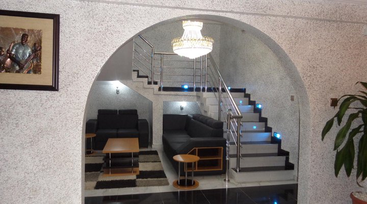 De-Golden Quest Hotel