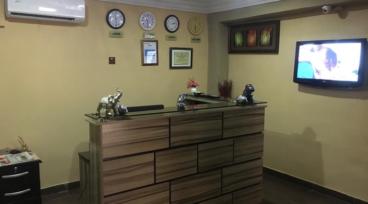 Momak 5 Hotel and Suites