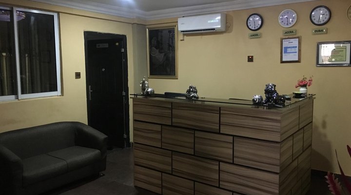 Momak 5 Hotel and Suites