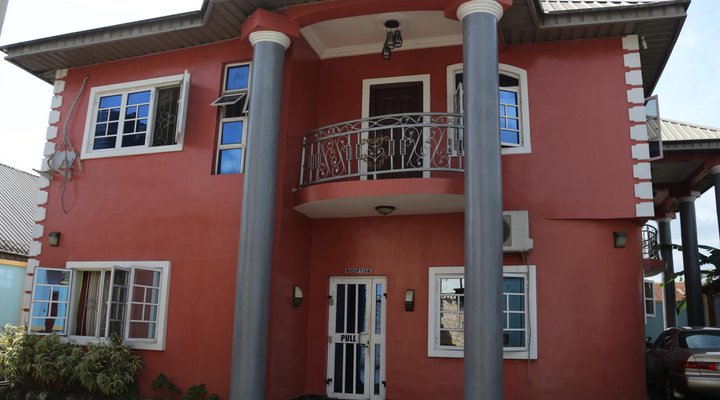 Lifeline Hotel & Suites