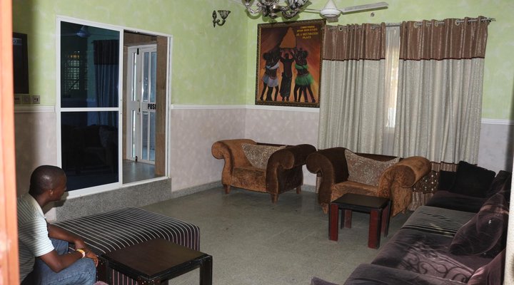 Lifeline Hotel & Suites