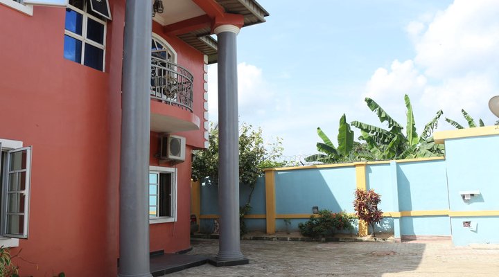 Lifeline Hotel & Suites