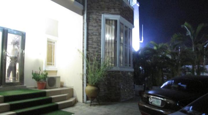 1 Oak Place (By Barefoot)