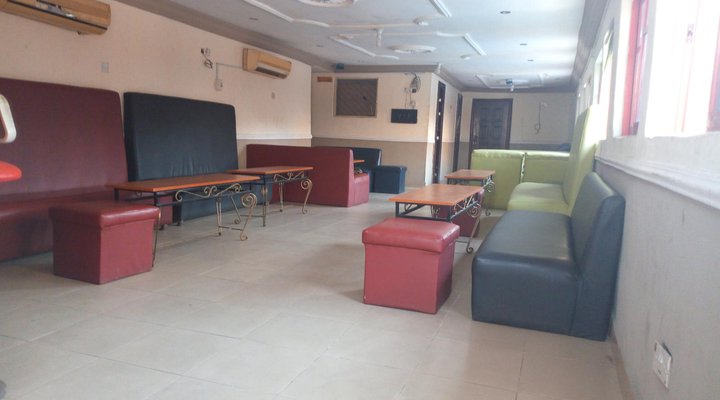 Aquatic Suite & Lounge