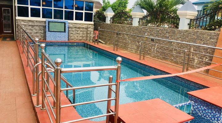 Euc Demodern Hotel & Suites