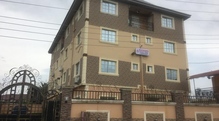 Bucker's Palace Hotel