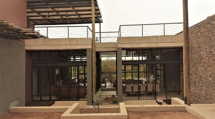 Leo N’ora River Lodge