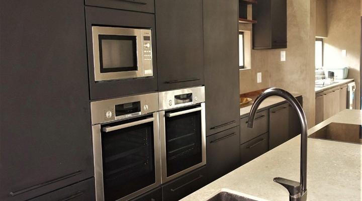 Leo N’ora River Lodge