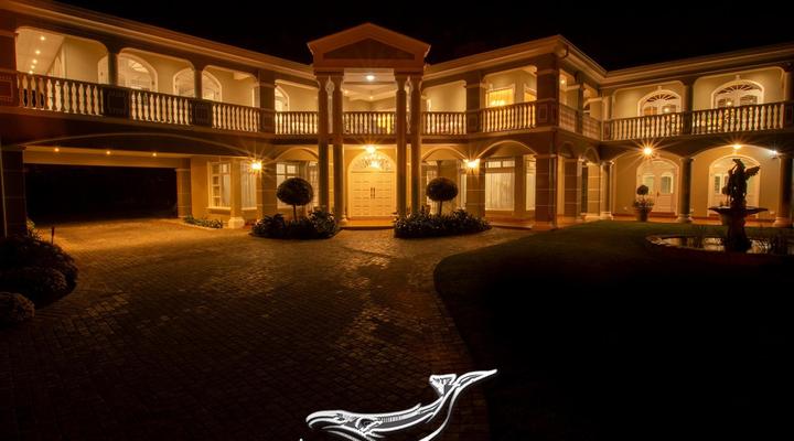 Grand Lux Boutique Manor