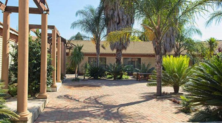 Tamarisk Guest Lodge