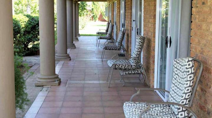 Tamarisk Guest Lodge