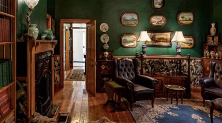 Lord Carnarvon Small Hotel