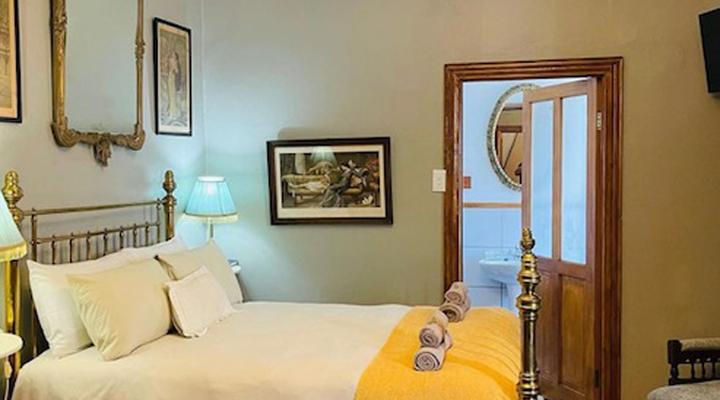 Lord Carnarvon Small Hotel