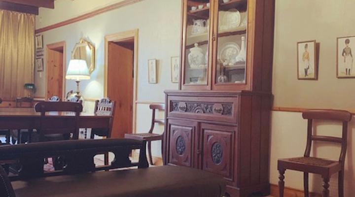 Lord Carnarvon Small Hotel