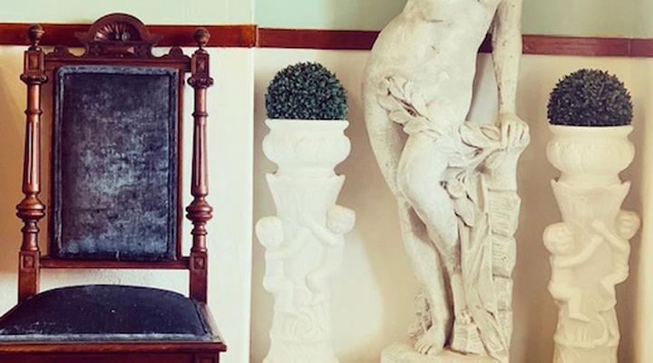 Lord Carnarvon Small Hotel