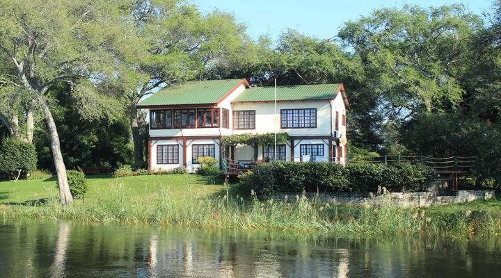 Kayube Zambezi River House and Bungalows