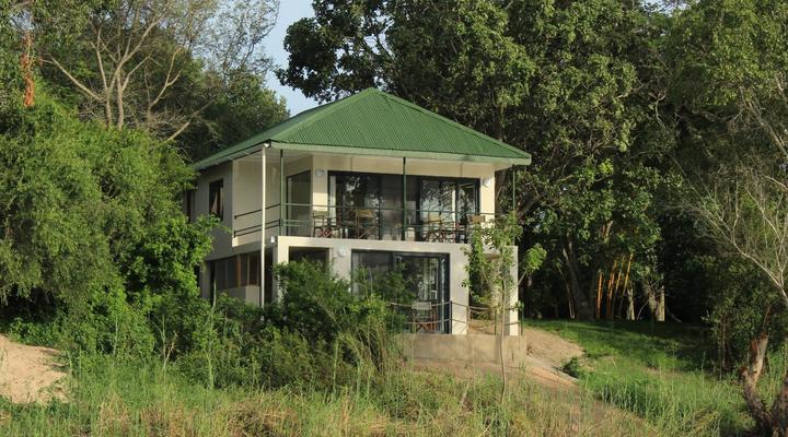 Kayube Zambezi River House and Bungalows