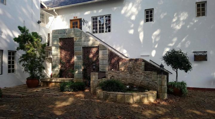 Le Chateau Guesthouse & Conference Centre