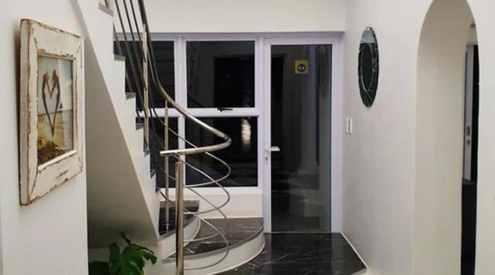 Strode House and Cottage