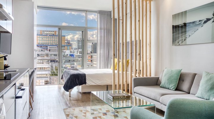 New York Style Trendy Apartment Upper Breestreet