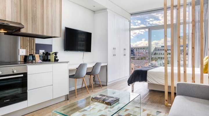 New York Style Trendy Apartment Upper Breestreet