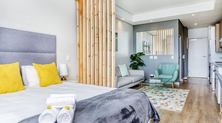 New York Style Trendy Apartment Upper Breestreet