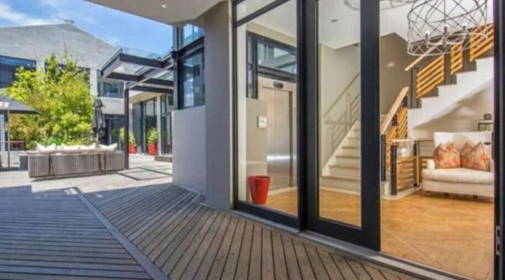 Luxury Gallery Apartment - Studio 106