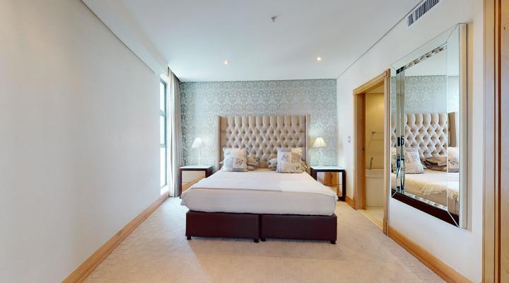 The Pearls, Apartment Dawn