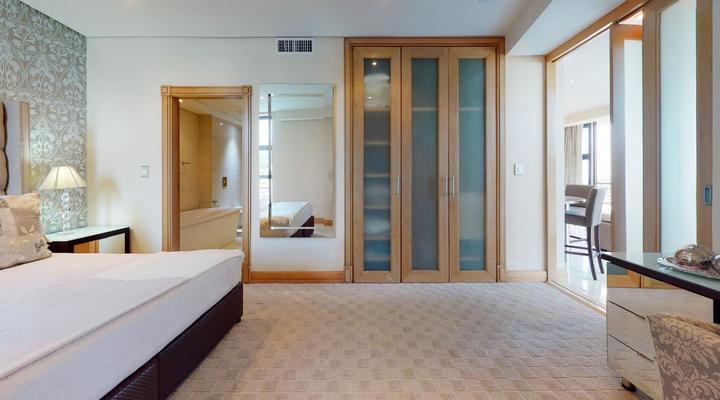 The Pearls, Apartment Dawn