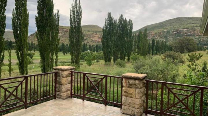 Rabbits Den & Cozy Corner