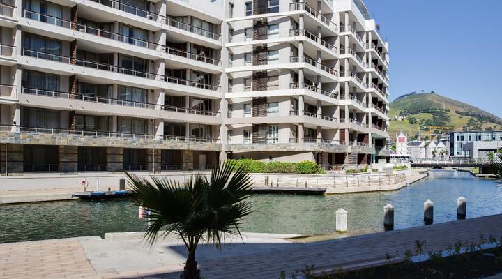 Home From Home - Canal Quays Apartments