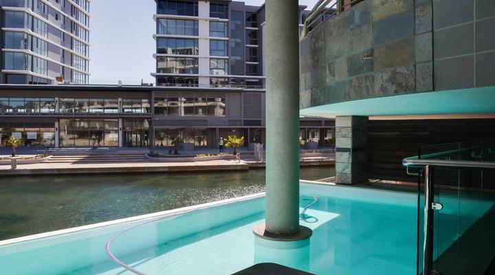 Home From Home - Canal Quays Apartments