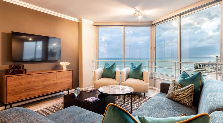 Ashley On Beach (1108)