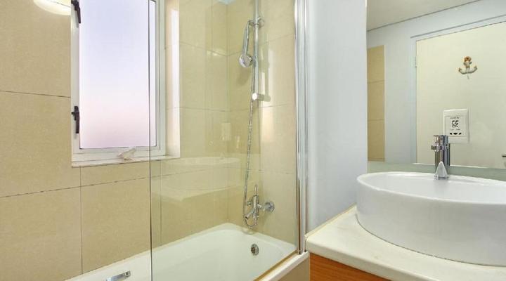 Horizon Bay 306 Beachfront Apartment