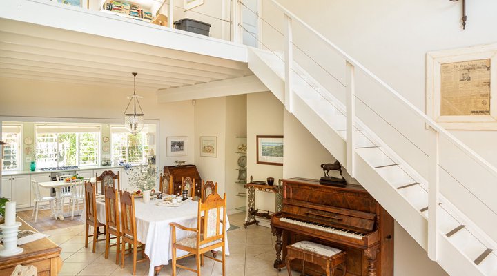 Guinea Fowl House B & B