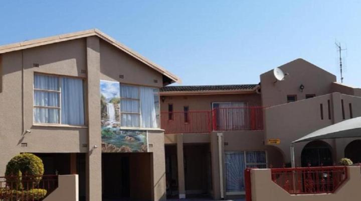 Diphororo Guesthouse