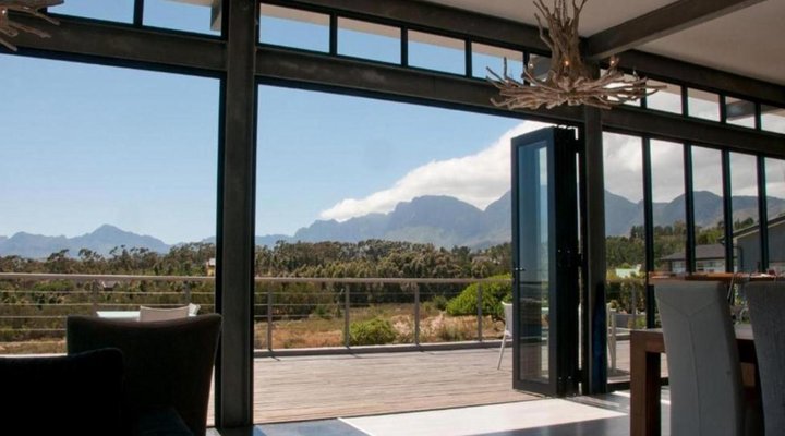 Colourful Manor Luxury Lodge