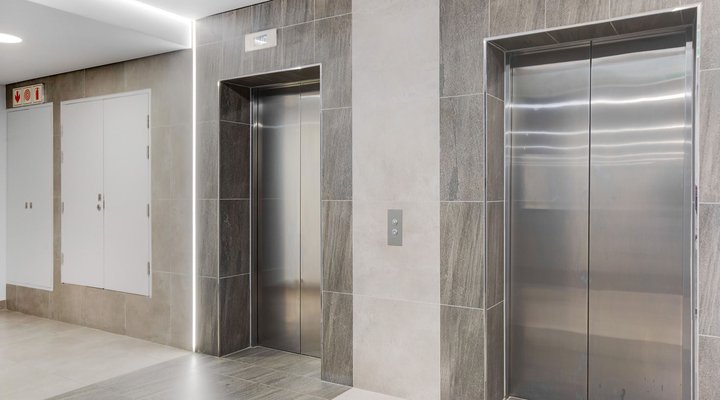 New York Style Trendy Apartment Upper Breestreet