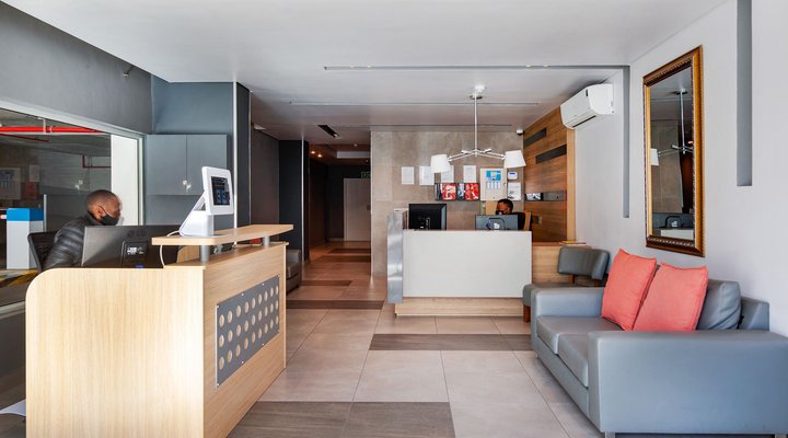 New York Style Trendy Apartment Upper Breestreet