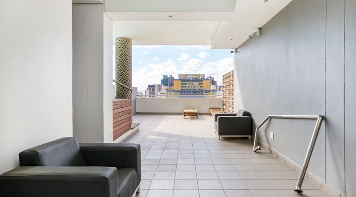New York Style Trendy Apartment Upper Breestreet