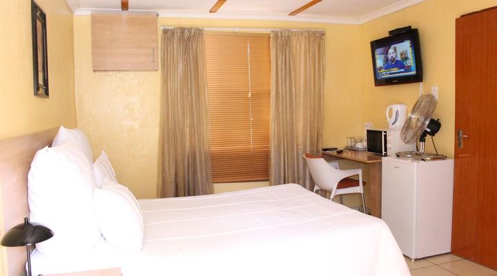 Nayang Lorato Guest House