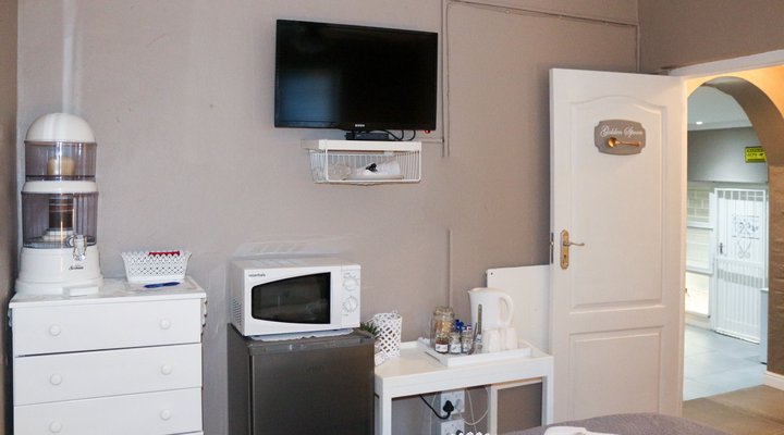 The Vintage Crane Guest House