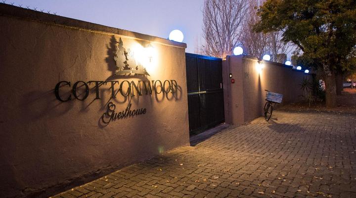 Cottonwood Guesthouse Oasis
