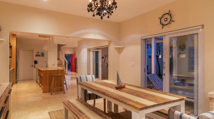 Avocet Nest on Thesen Island