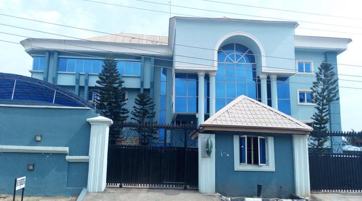 D'Luxx Villa and Suites