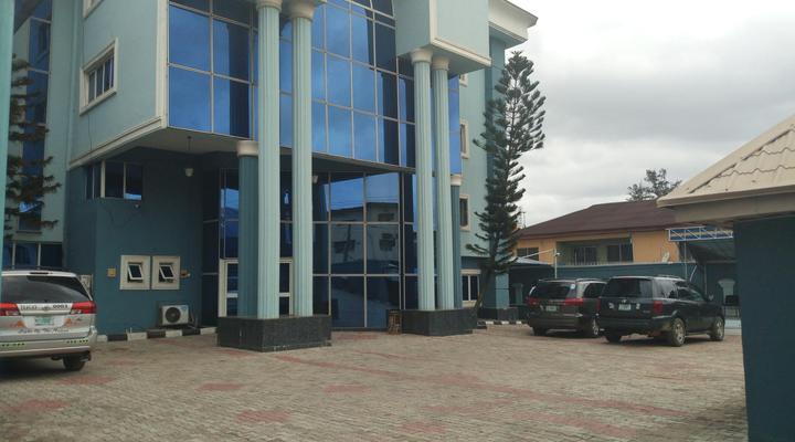 D'Luxx Villa and Suites